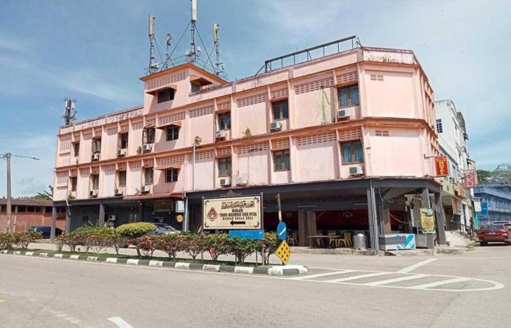 Spot On 89994 Rz Gold Hotel Kuala Kerai Exterior photo