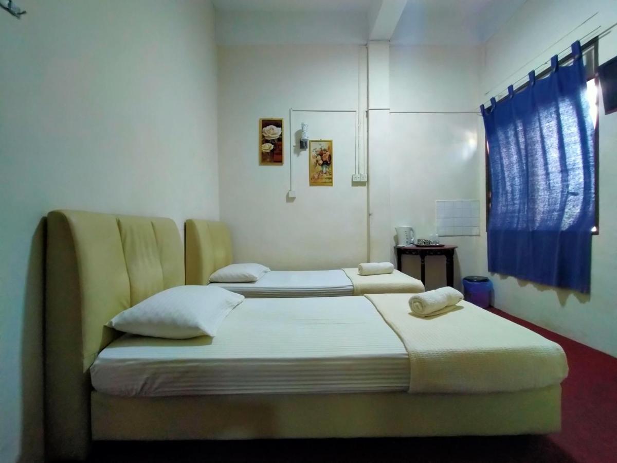 Spot On 89994 Rz Gold Hotel Kuala Kerai Exterior photo