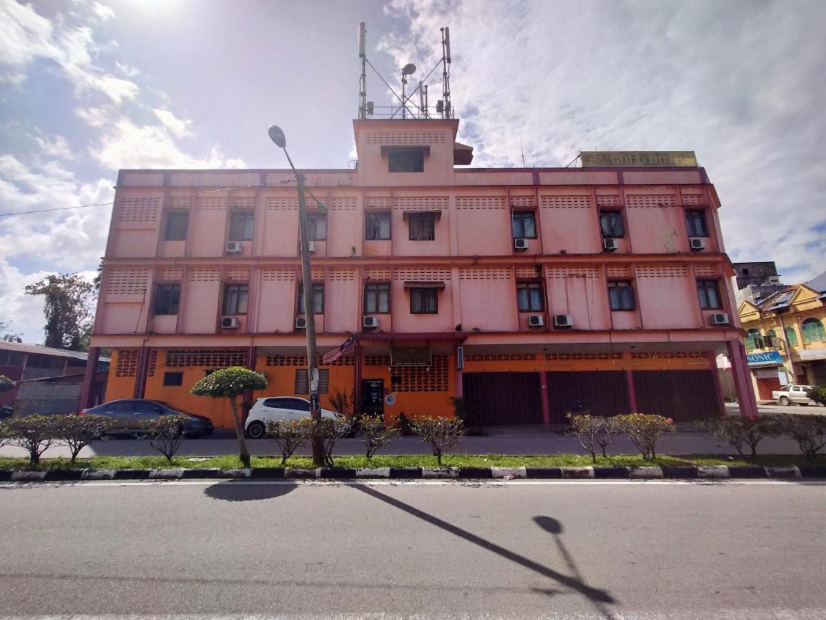 Spot On 89994 Rz Gold Hotel Kuala Kerai Exterior photo